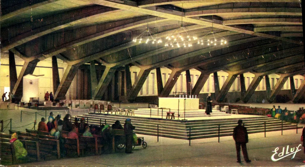 Basílica subterrânea São Pio X — Lourdes — Edição Edluf - Frente