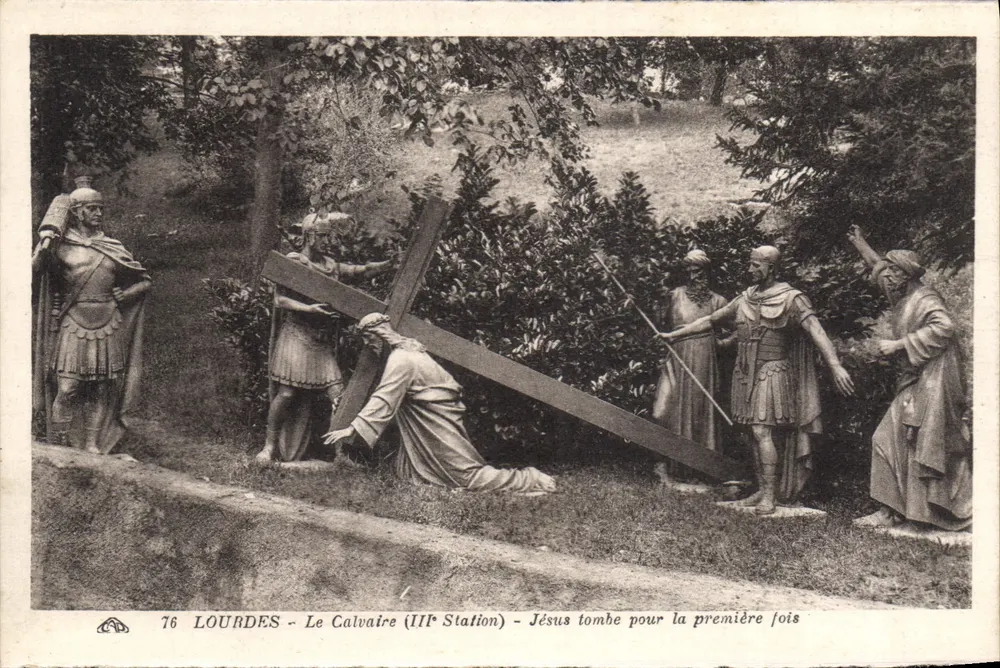 Lourdes - Le Calvaire (IIe Station) - Jésus tombe pour la première fois - Recto