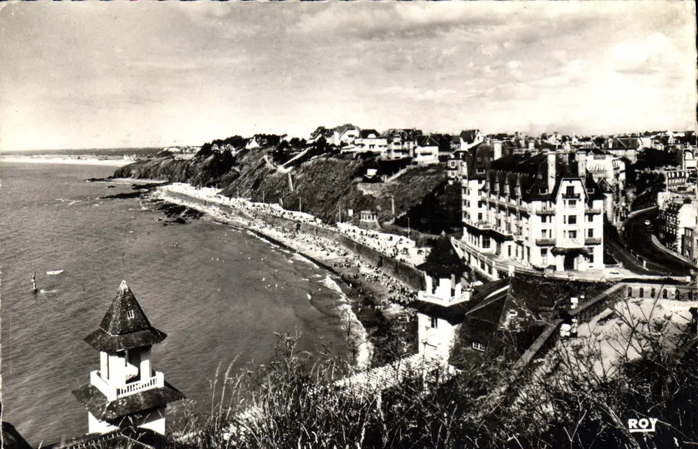 Granville — vista da praia e do porto — Edições ROY - Frente