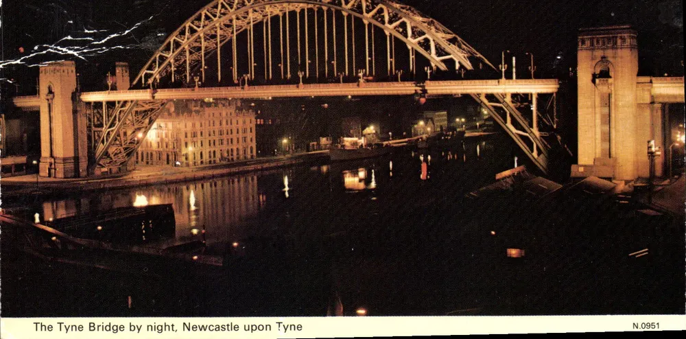 Tyne Bridge bei Nacht, Newcastle upon Tyne — N.0951 — Post Dennis Productions - Vorderseite