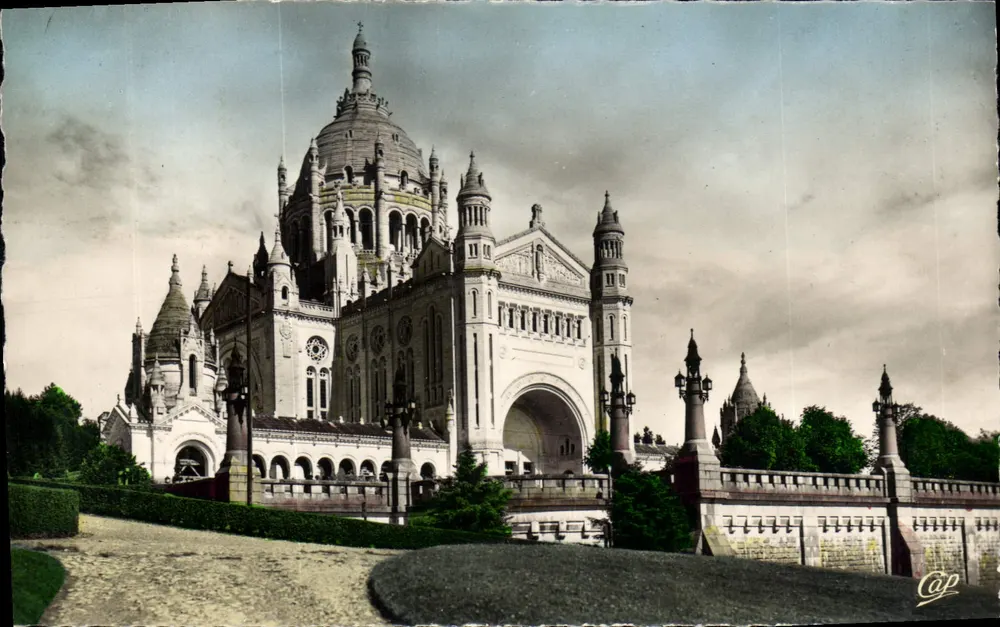 Lisieux - Visão em direção à Basílica — editor Cap - Frente