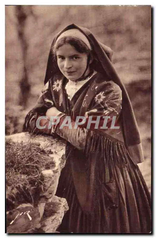 Menina com traje tradicional — Pirineus — Edições JOVÉ, Pau - Frente