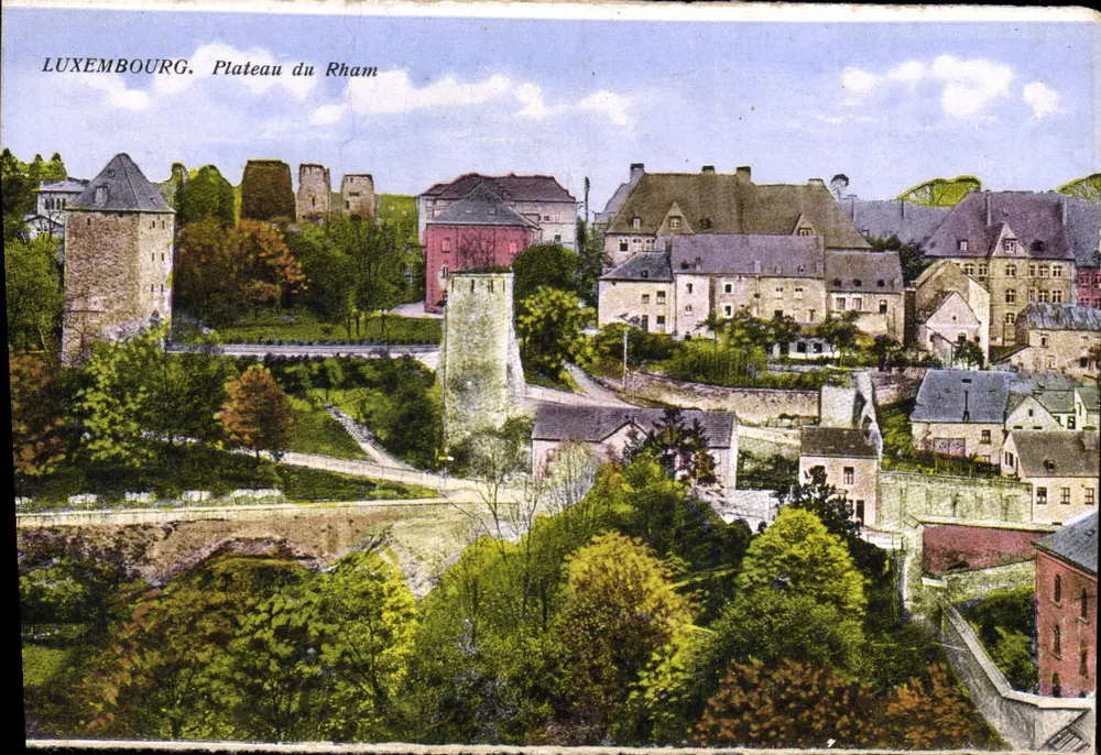 Luxemburgo. Plateau do Rham — vista panorâmica com torres e edifícios — editor Th. Wirtz, Luxemburgo - Frente