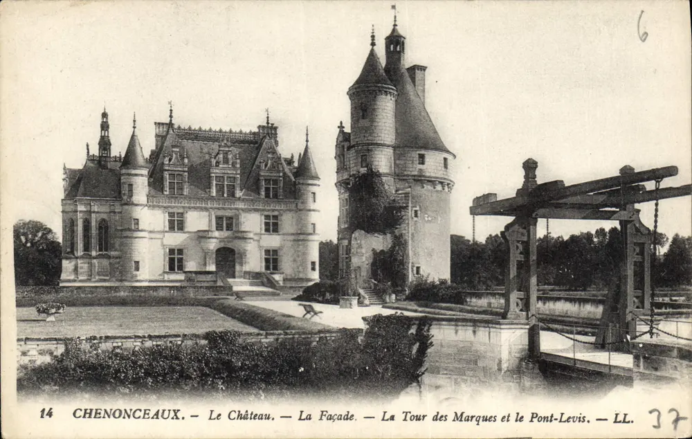 Chenonceaux — Das Schloss — Die Fassade — Die Turm der Marken und der Pont-Levis — LL. 14 - Vorderseite
