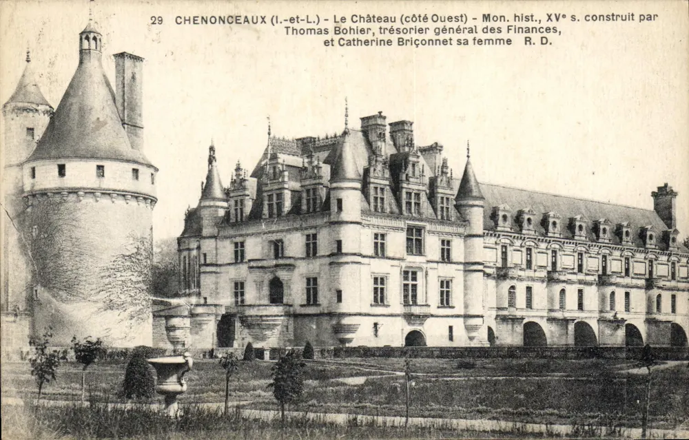 Chenonceaux (Loiret) — O Castelo (lado Oeste) — Mon. hist. XV° s. construído por Thomas Bohier, tesoureiro geral das Finanças, e Catherine Briçonnet sua esposa R.D. - Frente