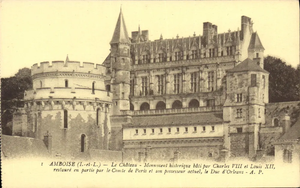 Amboise (Loire) — O Castelo — Monumento histórico construído por Carlos VIII e Luís XII, restaurado parcialmente pelo Conde de Paris, proprietário atual o Duque de Orleães — A. P. - Frente