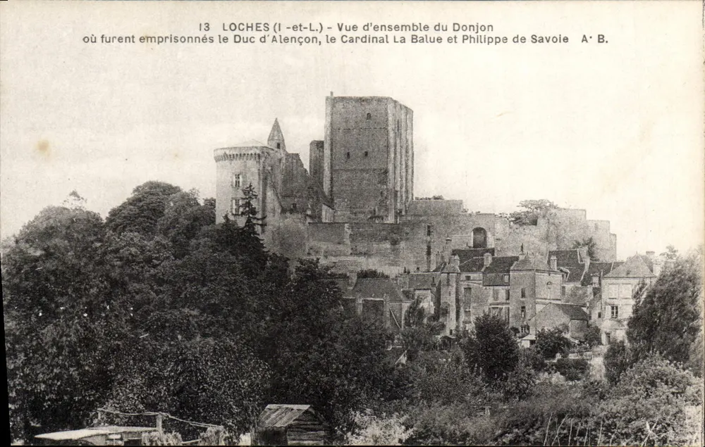 Loches (Loir-et-Cher) — Übersicht des Bergfrieds, in dem der Herzog von Alençon, Kardinal La Balue und Philippe de Savoie gefangen gehalten wurden — A. B. - Vorderseite