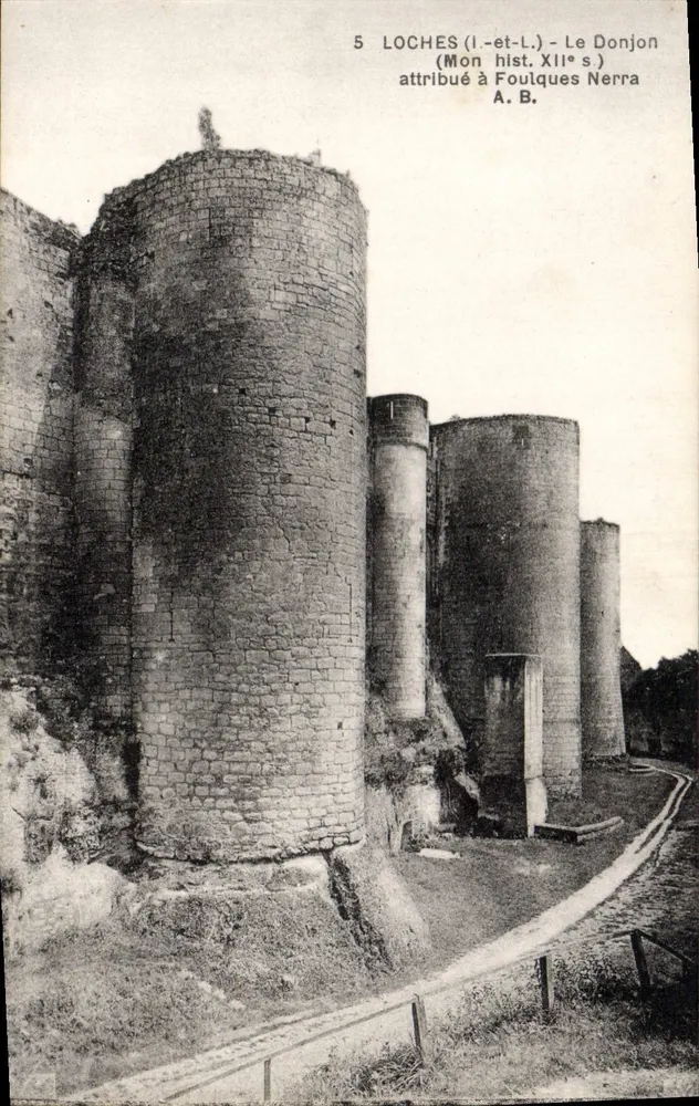 Loches (Loir-et-Cher) — Der Bergfried (12. Jahrhundert) — zugeschrieben Foulques Nerra — A. B. - Vorderseite