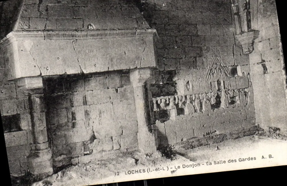 Loches (Loir-et-Cher) - Der Bergfried - Die Wachstube - Vorderseite