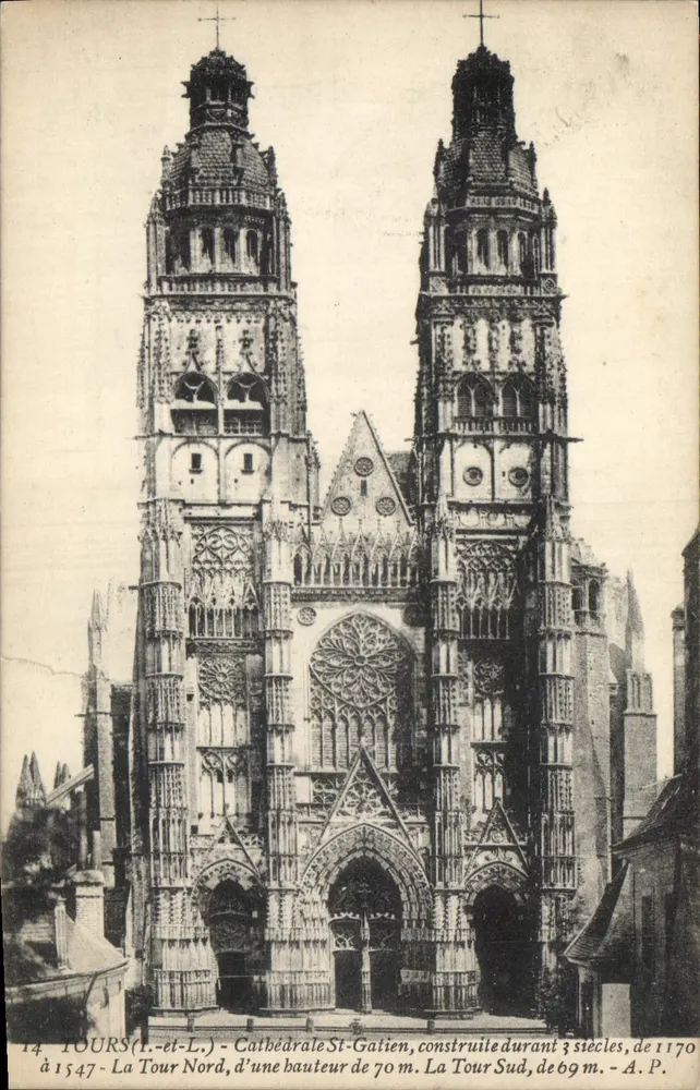 Tours (Loire-et-Cher) — Catedral São Gatien com suas duas torres — A.P. n°14 - Frente