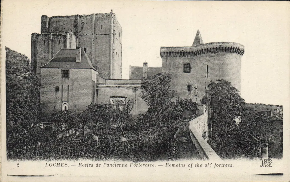 Loches — Restos da antiga fortaleza — PND Phot. - Frente