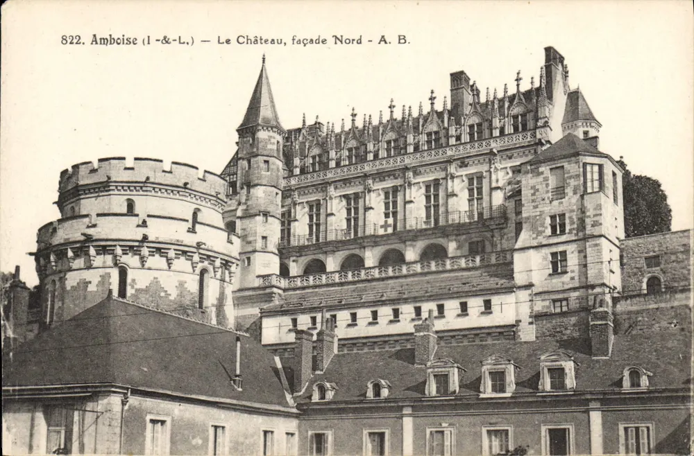 Amboise (Loire) — O Castelo, fachada Norte — A. B. - Frente
