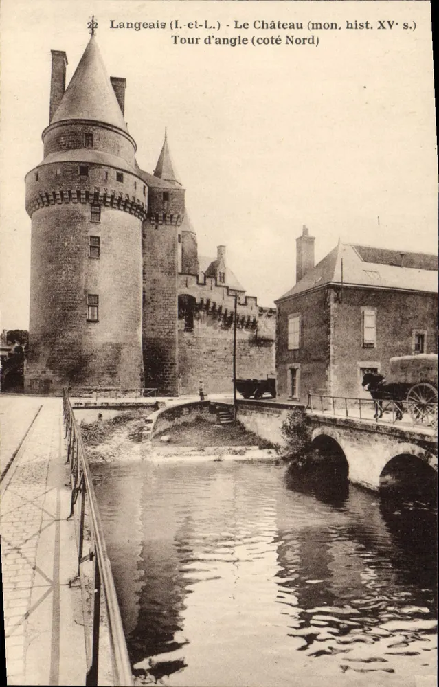 Langeais (Loire-et-Cher) - Das Schloss (historisches Denkmal des 15. Jahrhunderts) - Eckturm (Nordseite) - Vorderseite