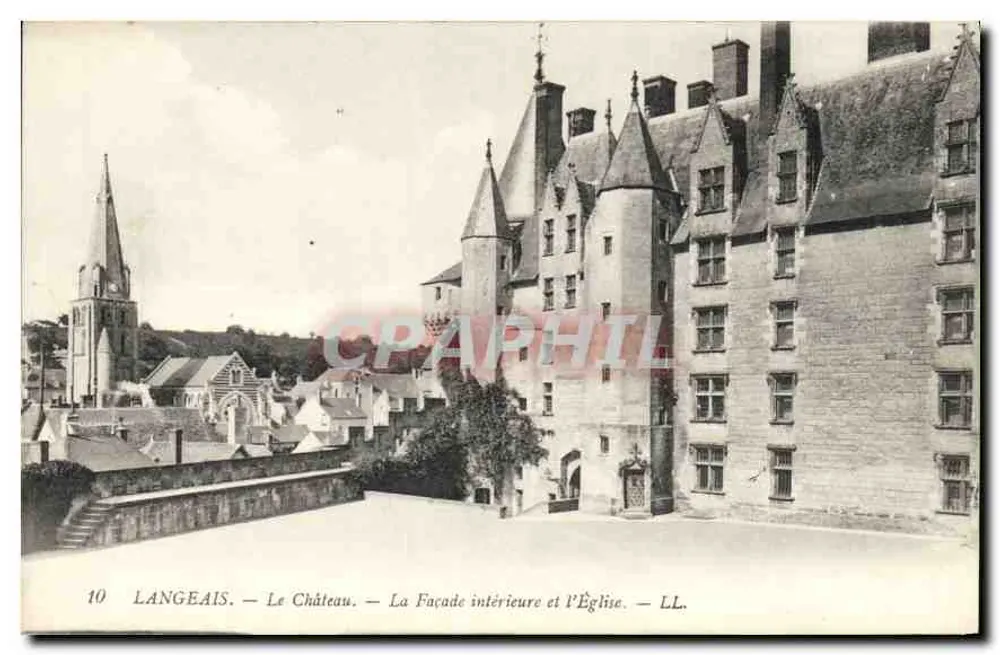 Langeais — Das Schloss. — Die Innenfassade und die Kirche. — LL. - Vorderseite