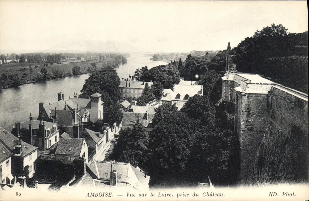 Amboise — Ansicht über die Loire, vom Schloss aus - Vorderseite