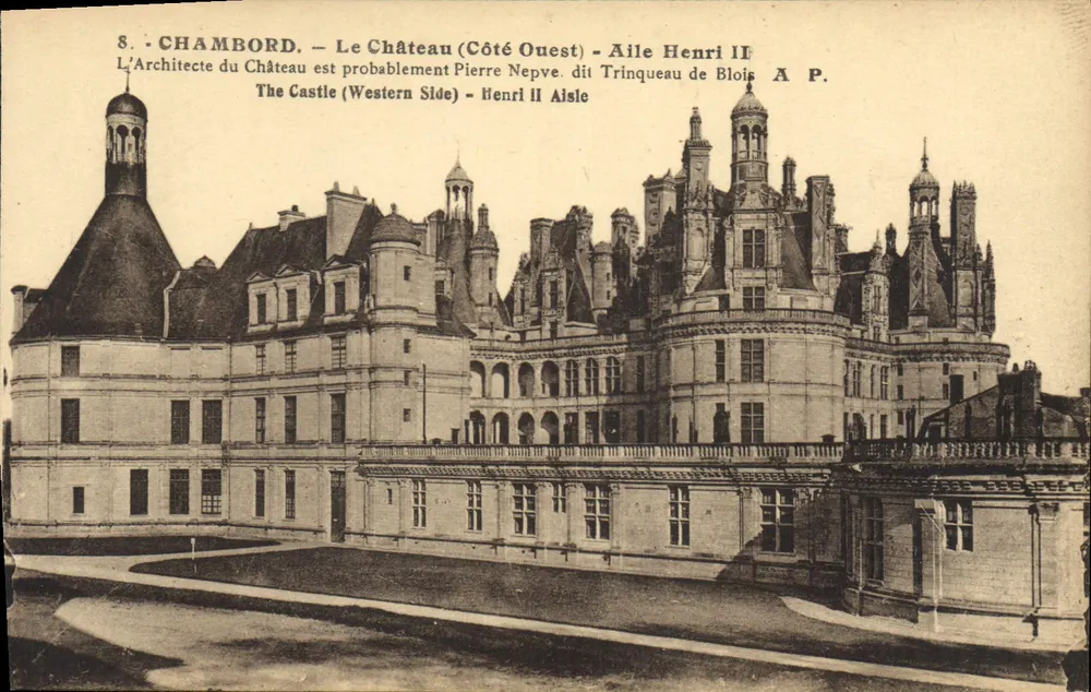 Chambord — Das Schloss (Westseite) - Flügel Henri II — A.P. - Vorderseite
