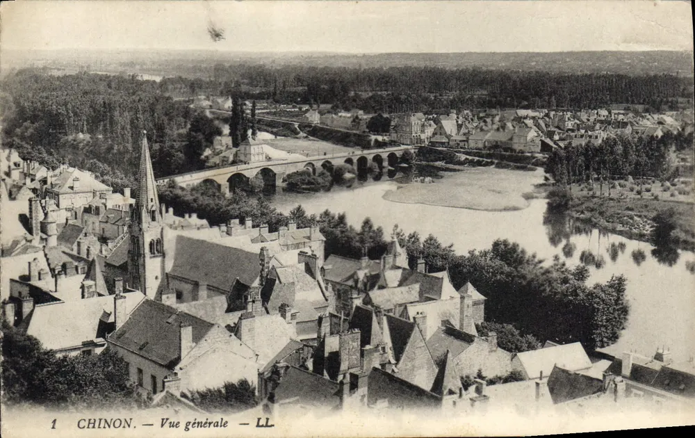Chinon — Vista geral — LL - Frente