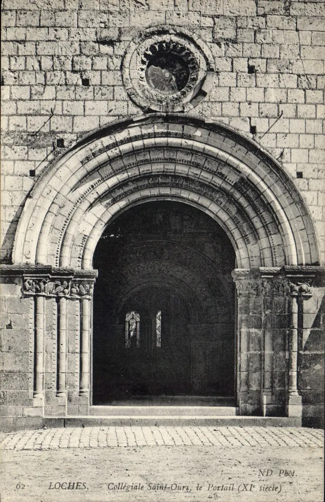 Loches — Collegiate Church of Saint-Ours, the Portal (11th century) — ND Fotografie - Vorderseite