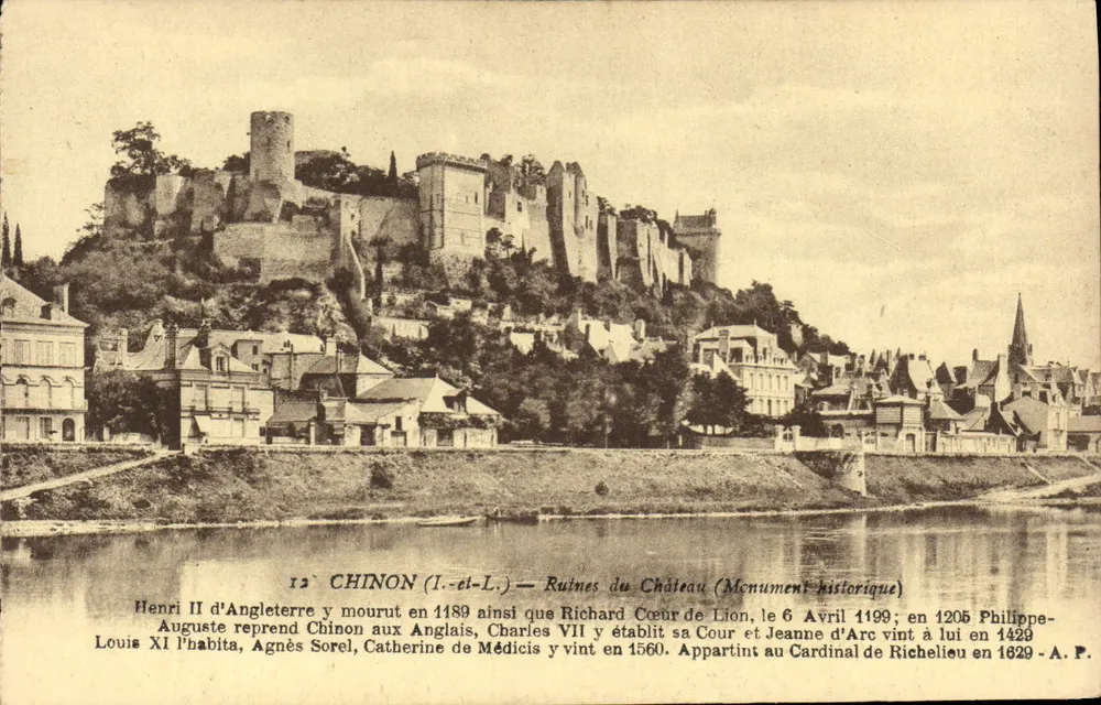 Chinon (Indre-et-Loire) — Ruinen des Schlosses (Historisches Denkmal) — A.P. - Vorderseite