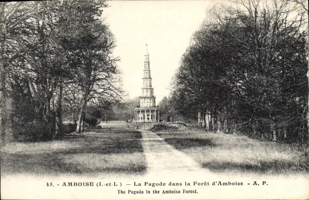 Amboise (Loire-et-Loire) — A Pagode na Floresta de Amboise — A. P. - Frente