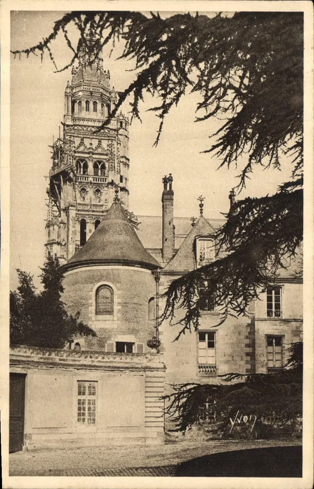 Tours — Der Eingang zum Museum und die Kathedrale Saint-Gatien — Éditions d'Art YVON, n° 2 - Vorderseite