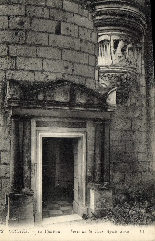 Loches — Das Schloss. — Tor der Tour Agnès Sorel. - Vorderseite