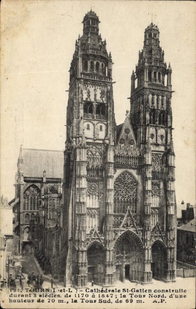 Tours (Loire) - Kathedrale Saint-Gatien mit ihren beiden Türmen — A.P. - Vorderseite