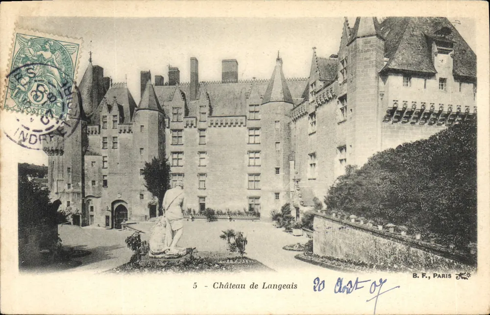 Castelo de Langeais — vista do castelo com estátua — B. F., Paris, n°5 - Frente