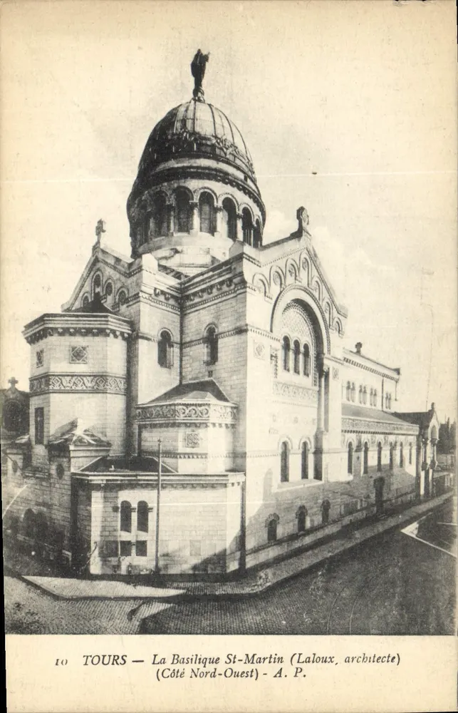 Tours — Die Basilika Saint-Martin (Laloux, Architekt) — Nordwestseite — A.P. - Vorderseite