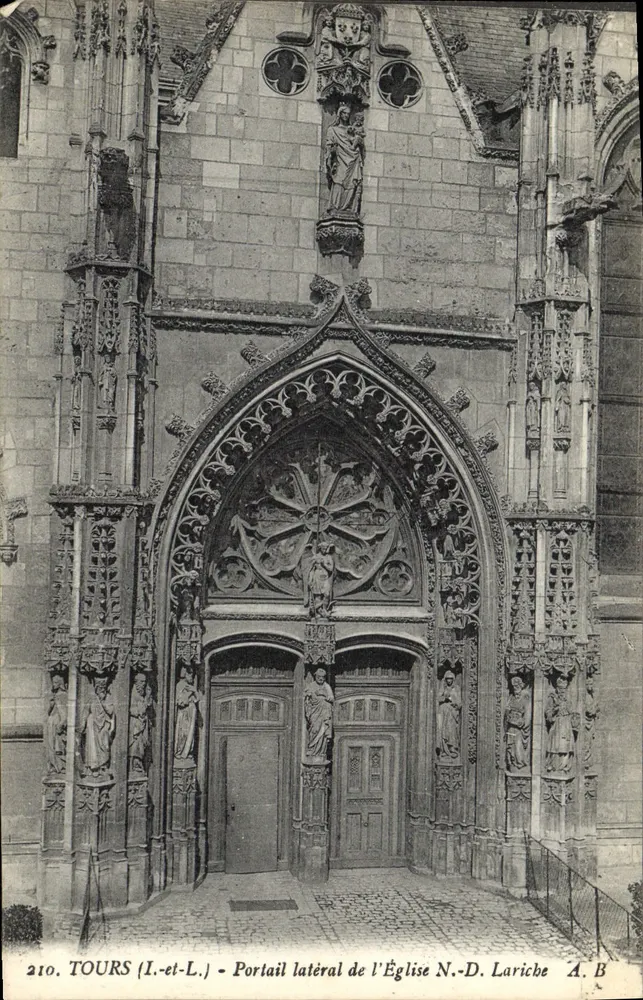 Tours (Loire-et-Loire) — Seitenportal der Kirche N.-D. Lariche — A. B. Nr. 210 - Vorderseite