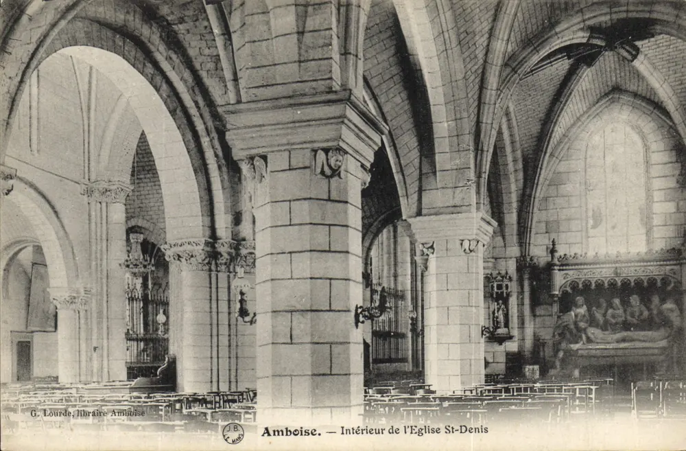 Amboise — Interior da Igreja de São Dionísio — G. Lourde, livraria Amboise - Frente