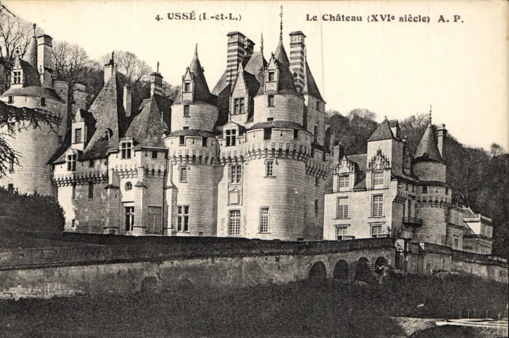 Ussé (Loir-et-Cher) — O Castelo (século XVI) — A.P. - Frente