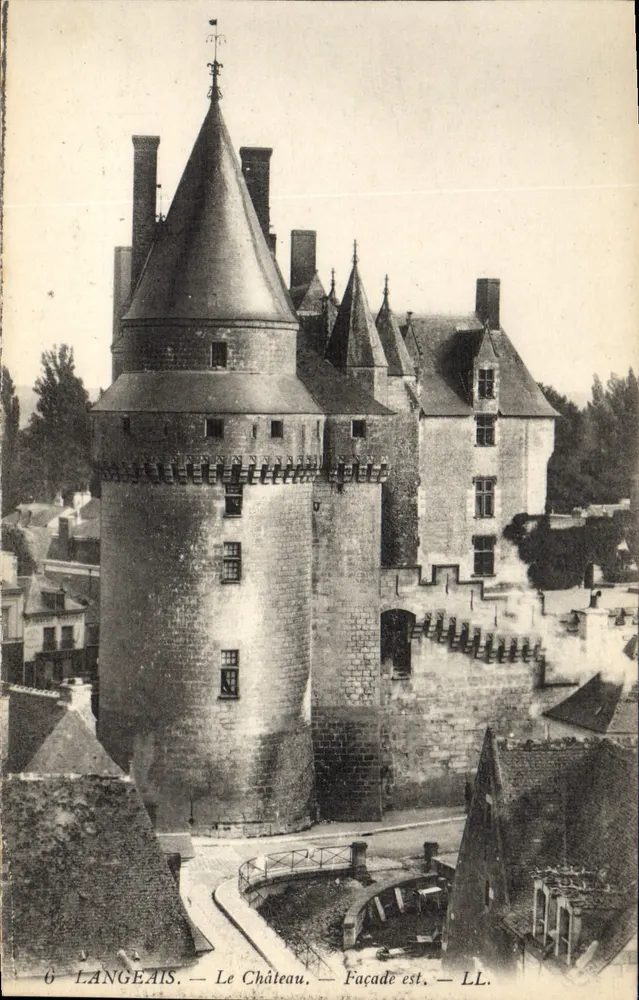 Langeais — Zamek — Fasada wschodnia — LL - Awers