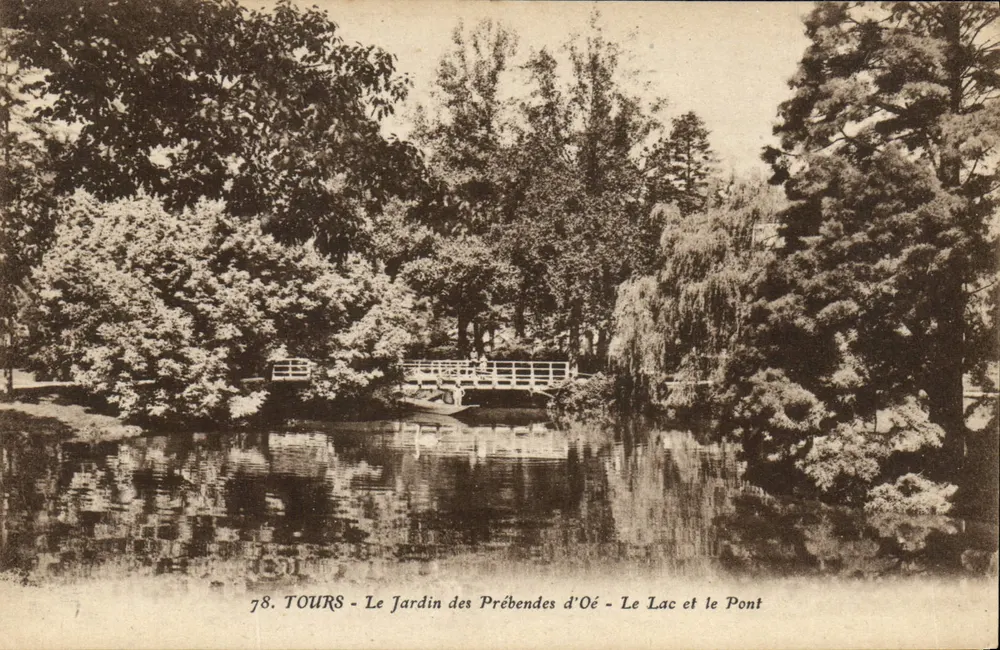 Tours - Der Garten der Präbenden d'Oé - Der See und die Brücke - Vorderseite