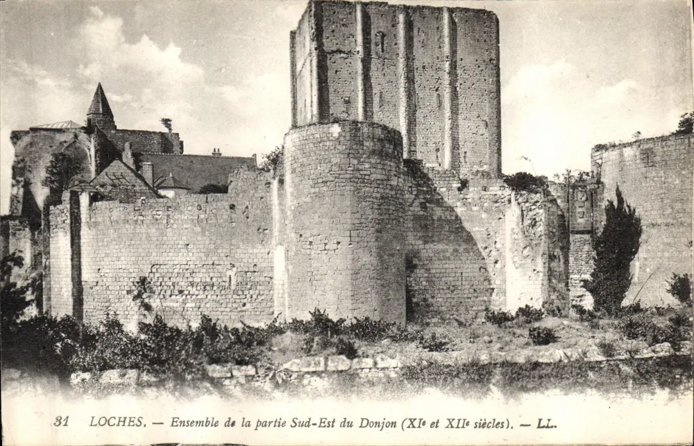 Loches — Südöstlicher Teil des Bergfrieds (11. und 12. Jahrhundert) — LL. - Vorderseite