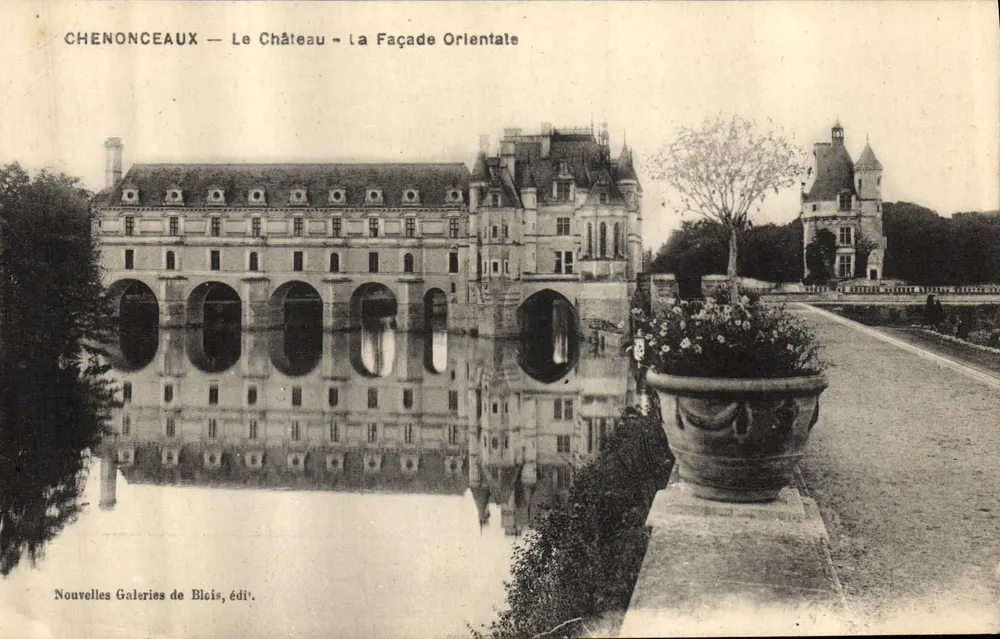 Chenonceaux — O Castelo — A Fachada Oriental — Novas Galerias de Blois, édi. - Frente