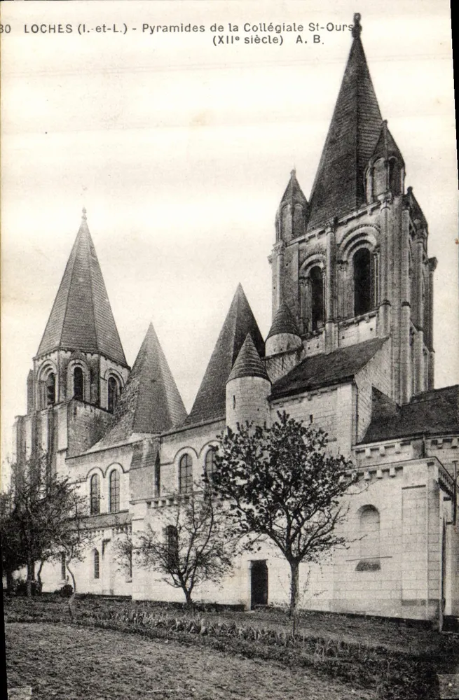 Loches (Loir-et-Cher) - Pyramiden der Kollegiatkirche Saint-Ours (12. Jahrhundert) - A. B. - Vorderseite