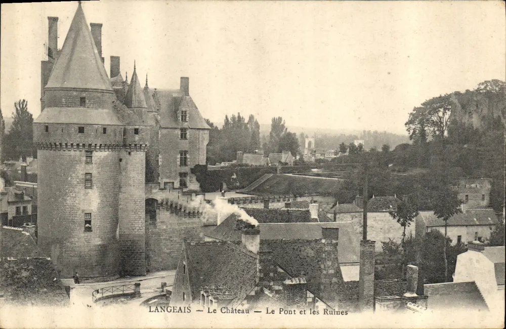 Langeais — Das Schloss — Der Brücke und die Ruinen - Vorderseite