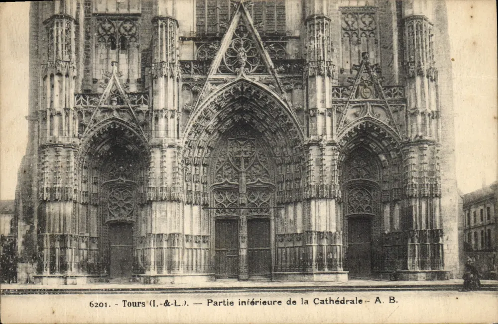 Tours (I.-&-L.) — Unterer Teil der Kathedrale — A. B. - Vorderseite
