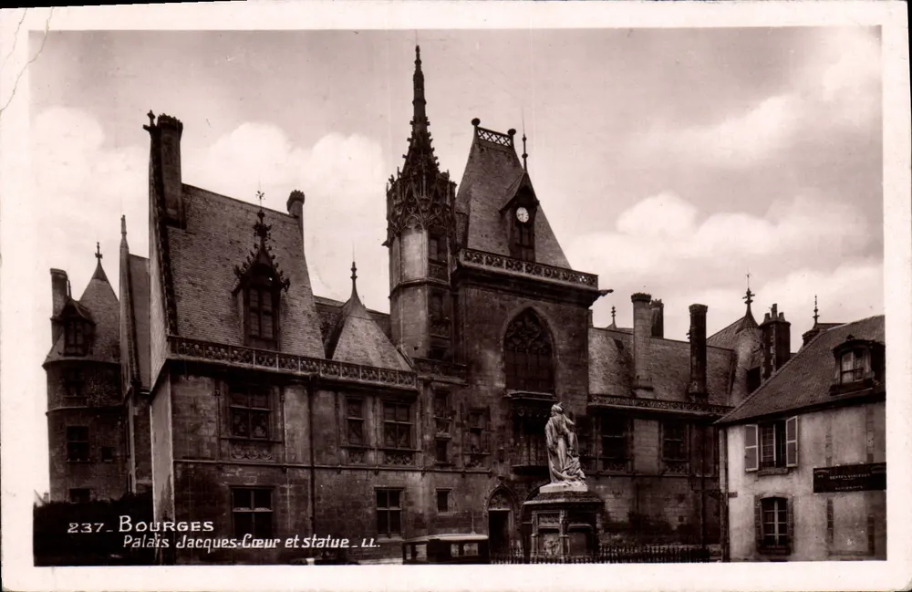 Bourges — Palácio Jacques-Cœur e estátua — LL. n°237 - Frente