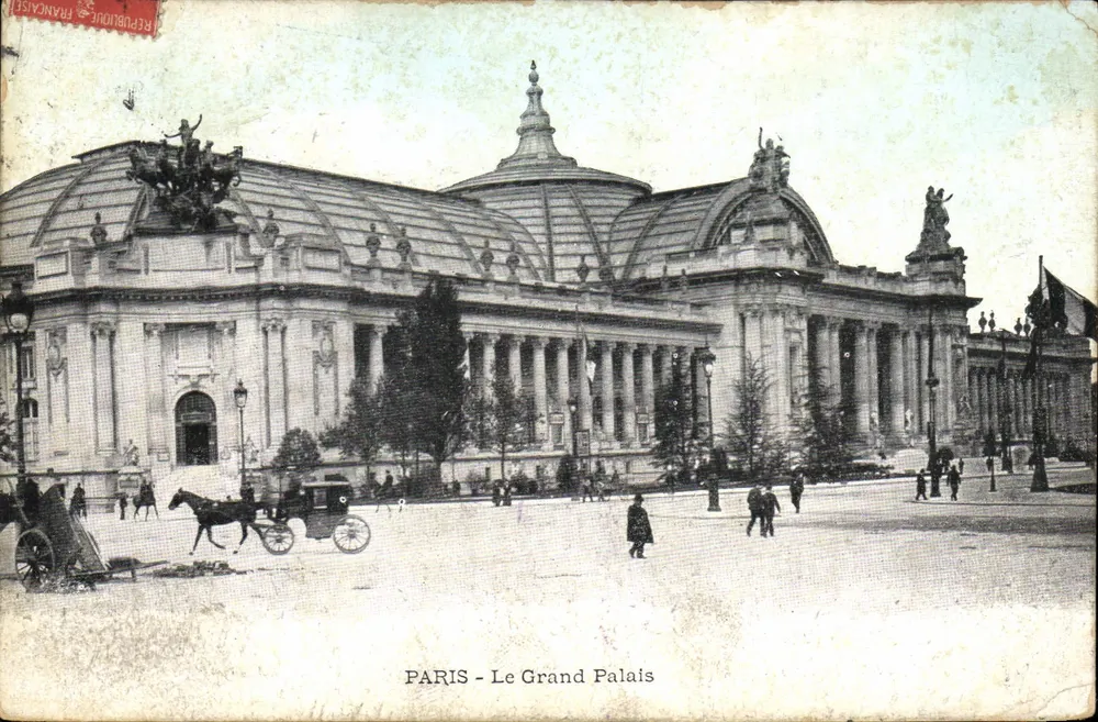 PARIS - Het Grote Paleis — uitzicht op het gebouw met een koets en voetgangers — uitgever 'République Française' - Voorkant