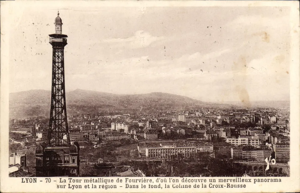 LYON - Die Metalltürme von Fourvière, von wo aus ein wundervoller Panoramablick auf Lyon und die Region zu genießen ist - Im Hintergrund, die Croix-Rousse-Höhe - 70 - Vorderseite