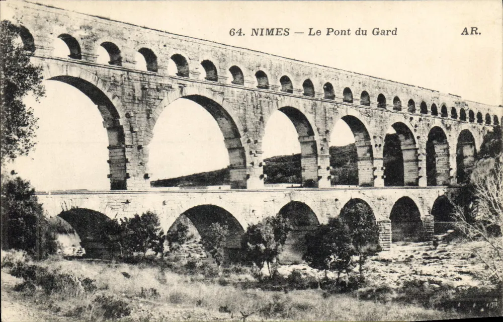 NIMES — O Pont du Gard — AR. - Frente