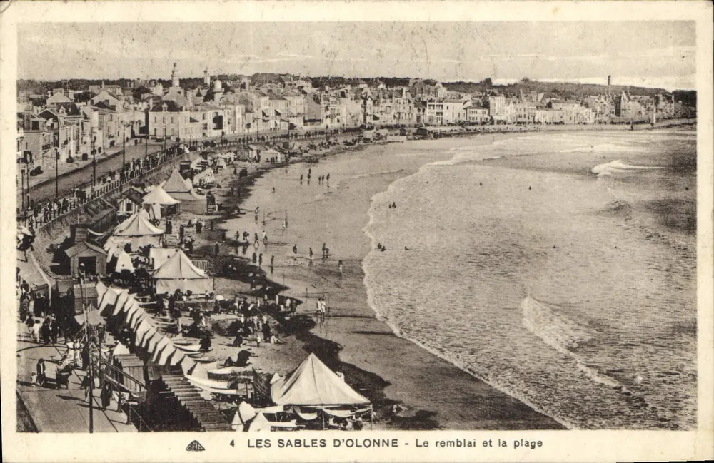 Les Sables d'Olonne - O talude e a praia — C. d'arts photographiques, n°4 - Frente
