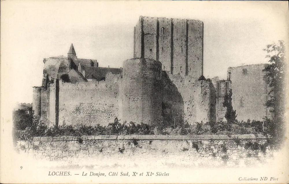 Loches — O Donjon, Lado Sul, Séculos X e XI — Coleções ND Phot - Frente