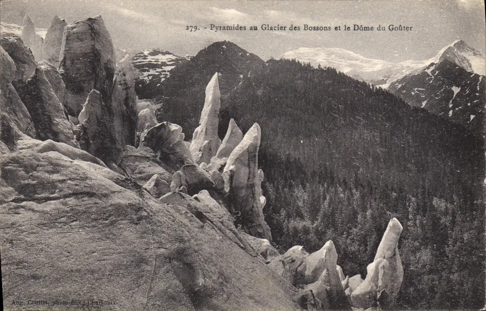 Pirâmides no Glacier des Bossons e o Dôme du Gouter — Aug. Couttet, foto edit. Chamonix, n° 279 - Frente