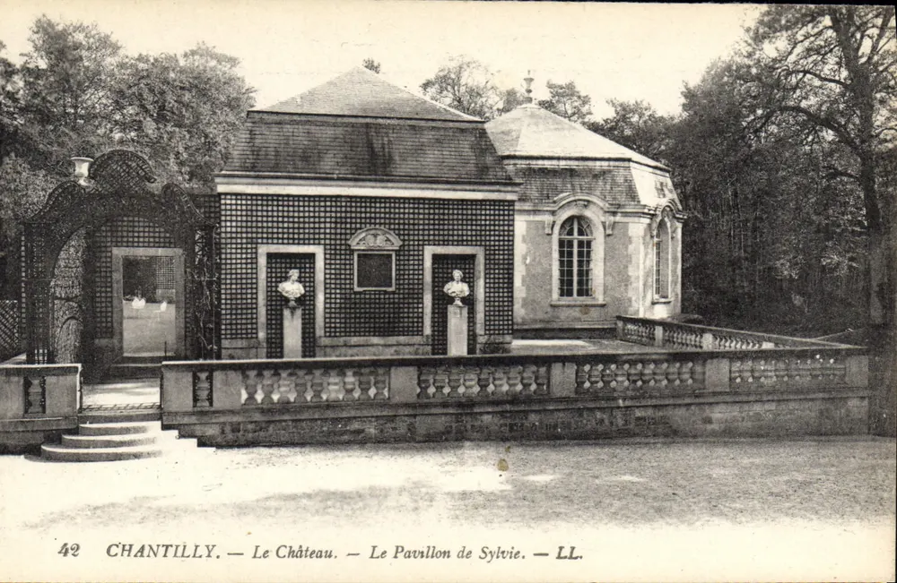 Chantilly — Het Kasteel — Het Pavillon de Sylvie — LL. — N° 42 - Voorkant