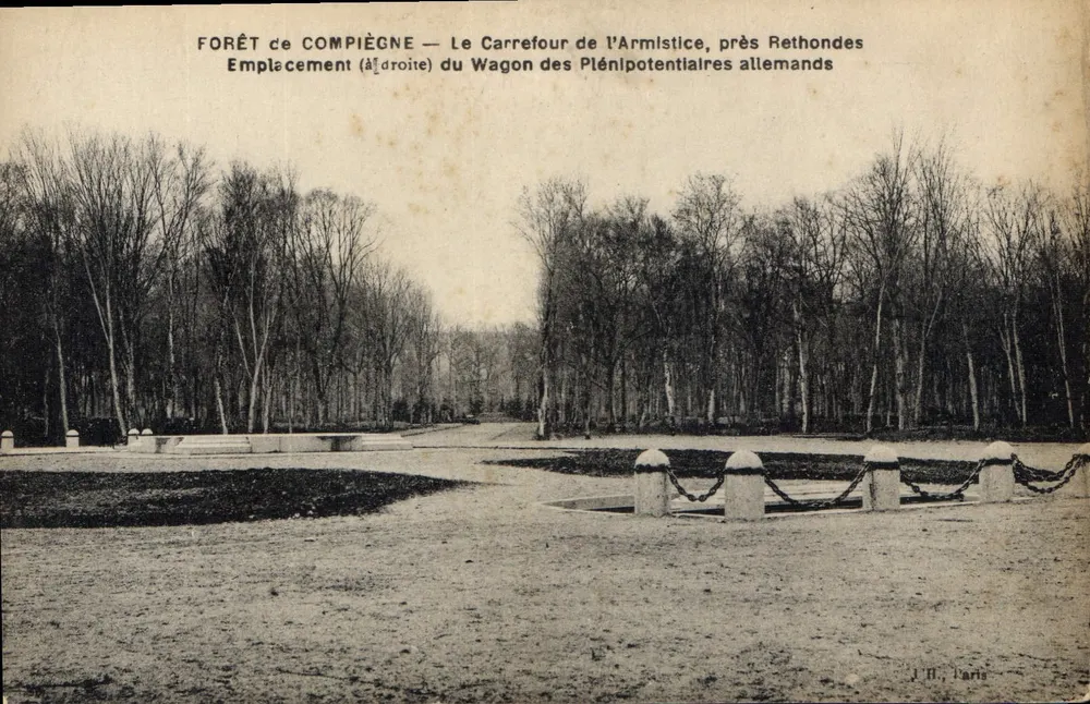Woud van Compiègne — Het Kruispunt van de Wapenstilstand, bij Rethondes — J.H., Parijs - Voorkant