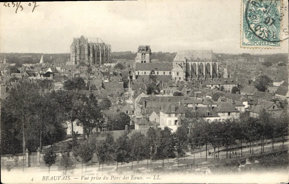 Beauvais — Vista tirada do Parc des Eaux — LL. - Frente