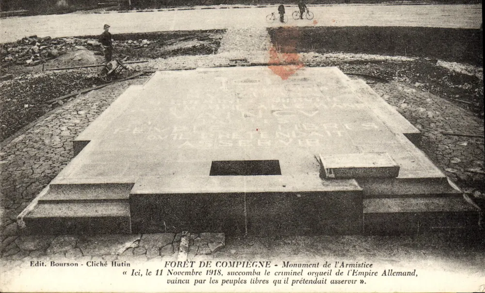 Floresta de Compiègne — Monumento da Renderição — Edit. Bourson - Cliché Hutin - Frente